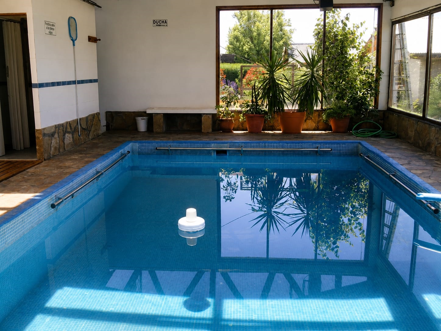 Piscina climatizada de Cabañas El Puestero